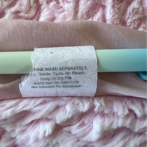 Little Giraffe Luxe Waves Pink Plush Baby Blanket Satin Trim 30 x 35.5 GUC - Picture 9 of 9